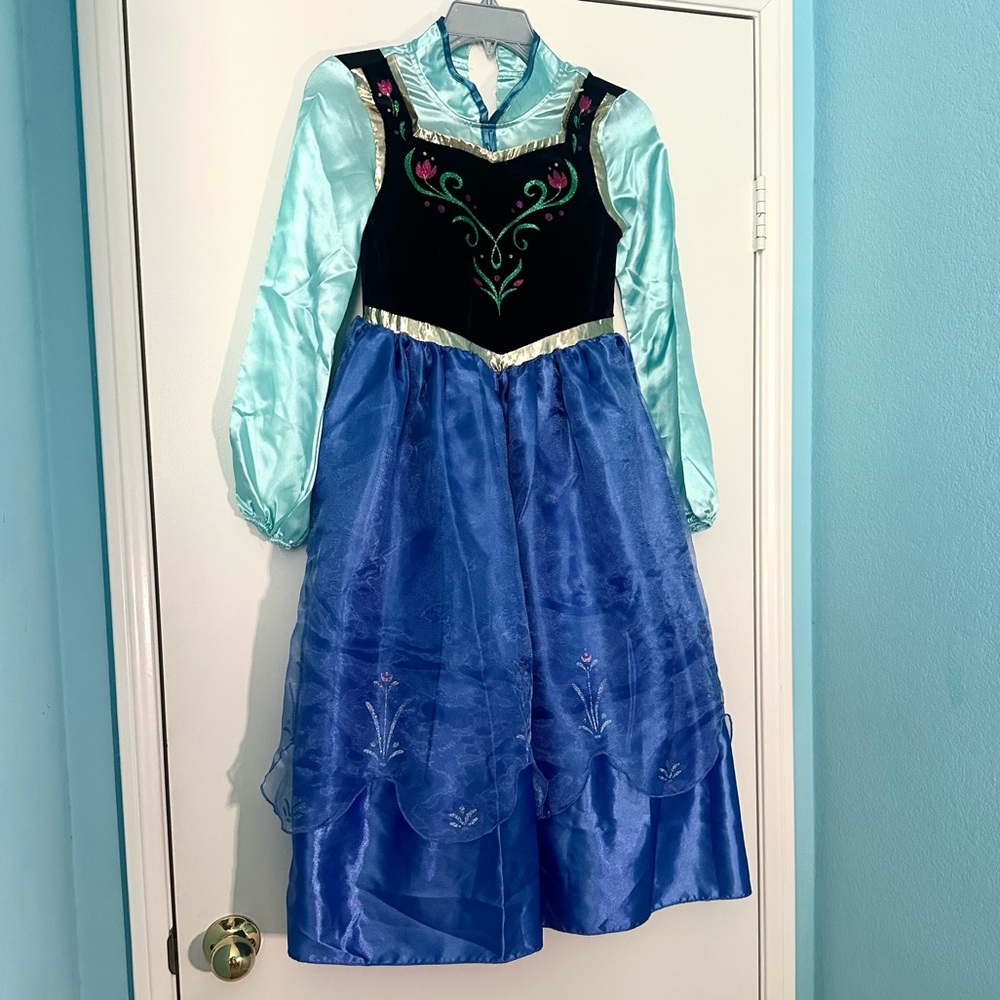 Anna costume frozen size 9/10 Halloween